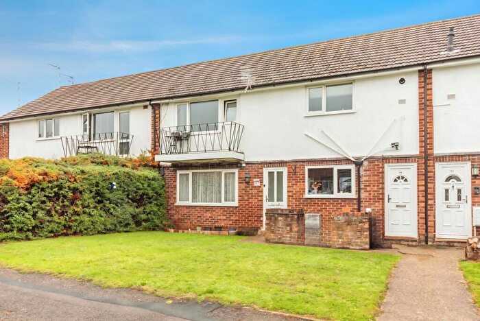 2 Bedroom Flat For Sale In Selsdon Avenue, Woodley, RG5