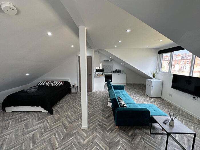 1 Bedroom Flat To Rent In Queens Road, Leeds, LS6