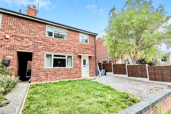 3 Bedroom Semi-Detached House To Rent In Hall Farm Road, Swadlincote, Derbyshire, DE11