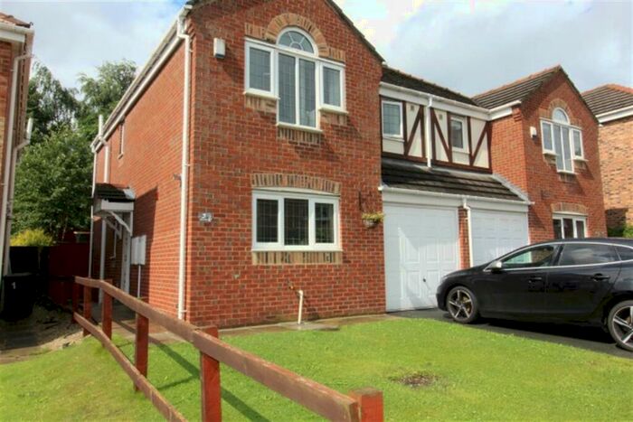 3 Bedroom Semi-Detached House To Rent In Fulneck Mews, Leeds, LS28