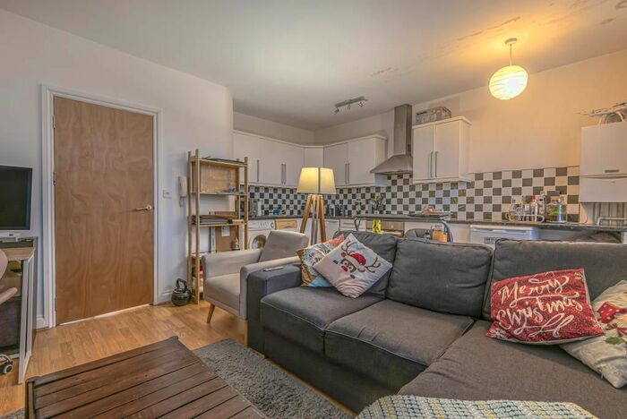 1 Bedroom Flat To Rent In Kew Road, Richmond, TW9