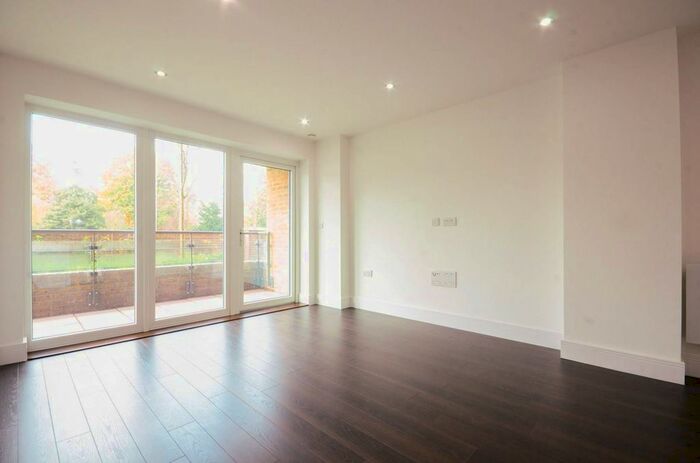 1 Bedroom Flat To Rent In Roehampton Lane, Roehampton, London, SW15