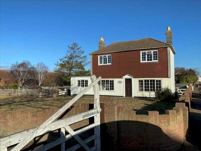 3 Bedroom Detached House To Rent In Pampa House, Station Road, Rainham, ME8