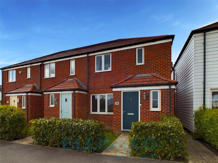 3 Bedroom End Of Terrace House For Sale In Halcrow Avenue, Dartford, Kent, DA1