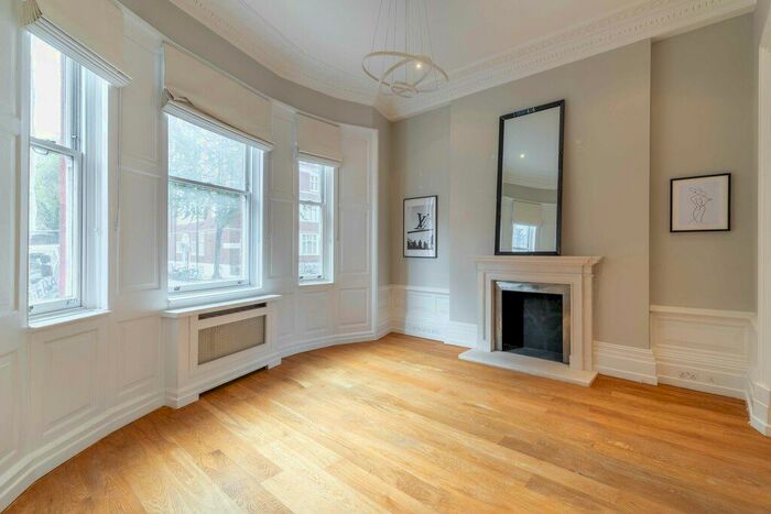 3 Bedroom Flat To Rent In Cadogan Gardens, Knightsbridge, SW3