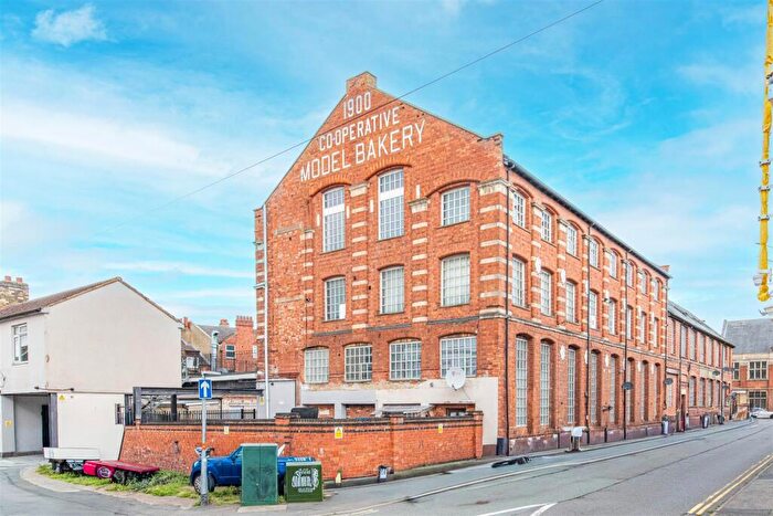 3 Bedroom Apartment To Rent In Regent Street, Kettering, NN16