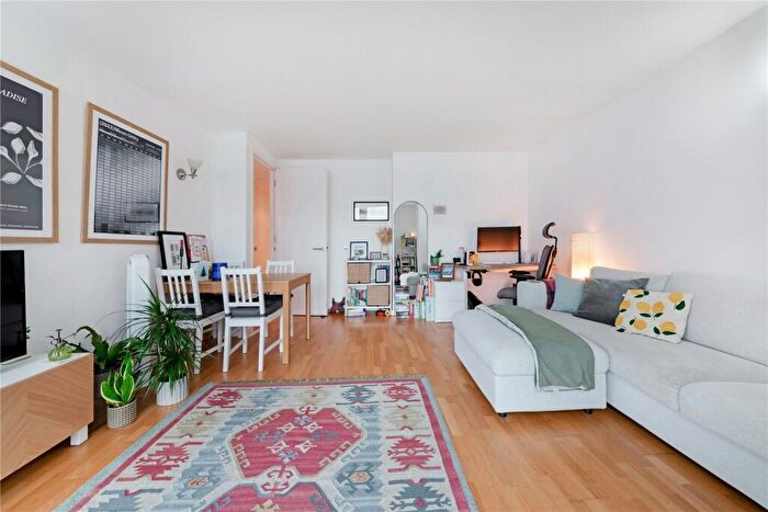 1 Bedroom Apartment To Rent In Fairmont Avenue, London, E14