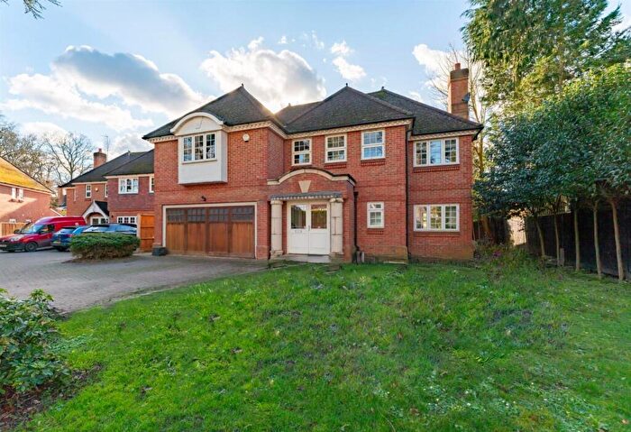 5 Bedroom Detached House For Sale In Woodland Grange, Iver, SL0