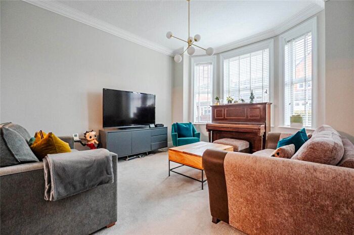 4 Bedroom Detached House For Sale In Lovers Walk, Dunstable, Bedfordshire, LU5