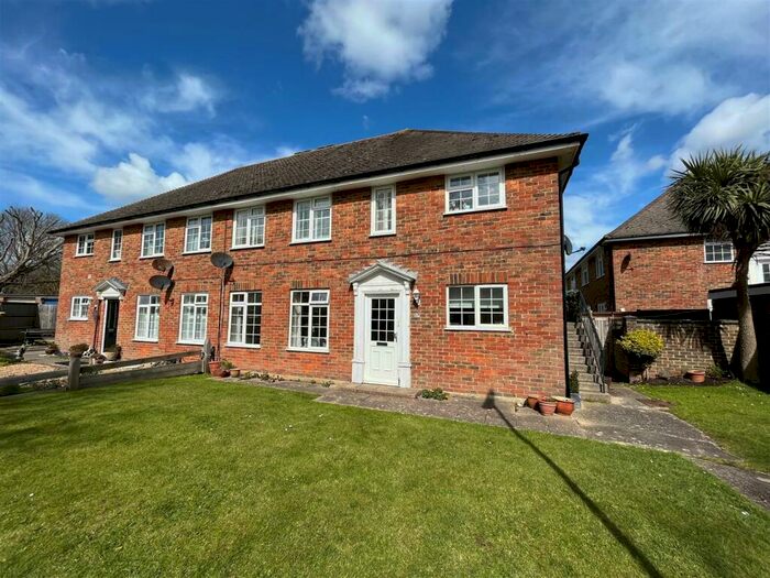 2 Bedroom Apartment To Rent In Furzedown, Littlehampton, BN17