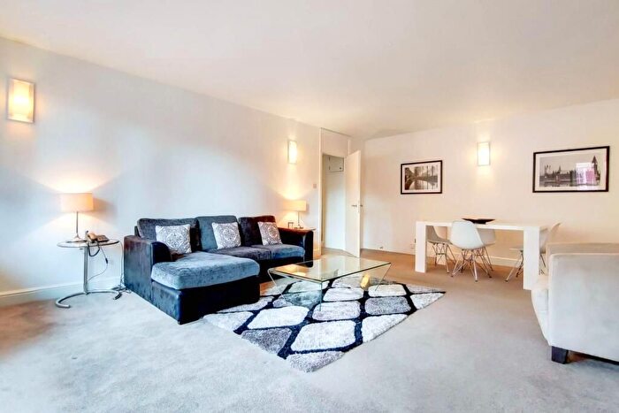 3 Bedroom Flat To Rent In Weymouth Street, London, W1W