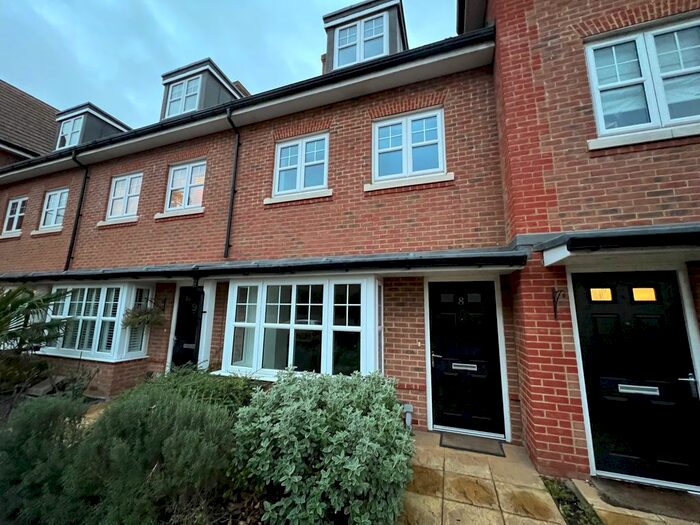 4 Bedroom Town House To Rent In Barming Walk, Barming, Maidstone ME16