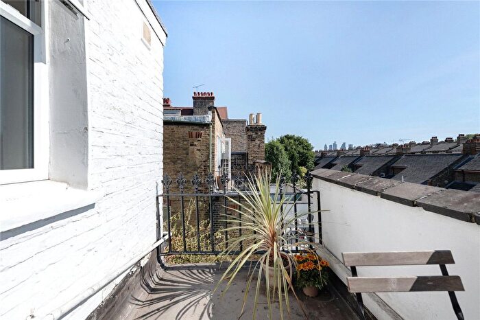 2 Bedroom Flat To Rent In Queenstown Road, Battersea, SW8