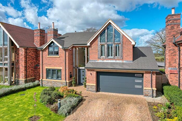 4 Bedroom Detached House For Sale In Hornsey Rise, Wellsborough, CV13