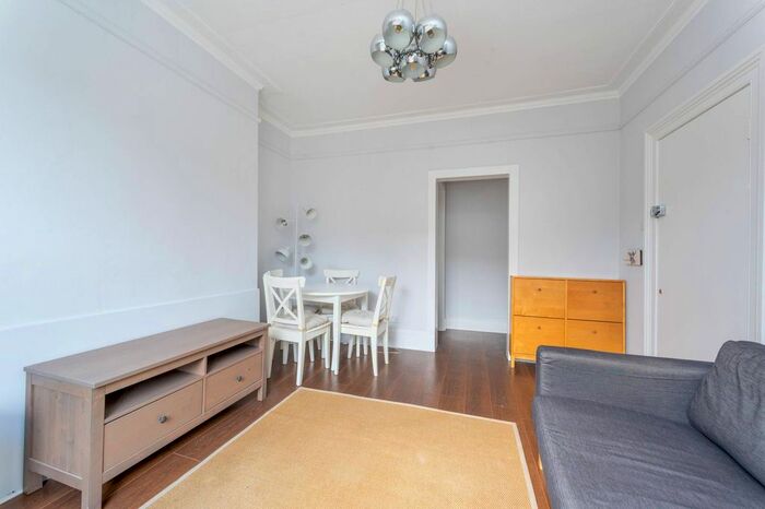 1 Bedroom Flat To Rent In Askew Crescent, Shepherd's Bush, London, W12