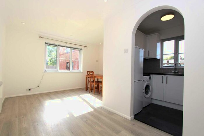 1 Bedroom Apartment To Rent In Humber Road, Dartford, DA1