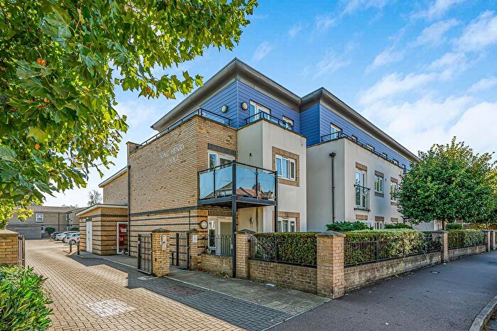 2 Bedroom House For Sale In Hall Lane, Chingford, E4