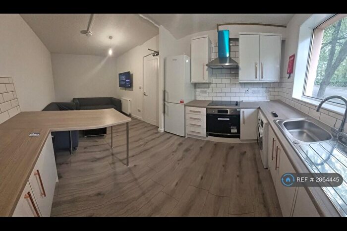 4 Bedroom Flat To Rent In Glebe Court, Glasgow, G4