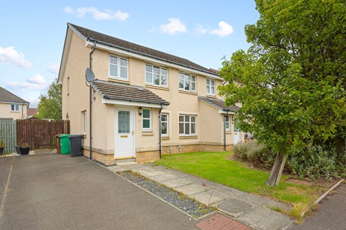 3 Bedroom Semi-Detached House For Sale In Peasehill Fauld, Rosyth, KY11