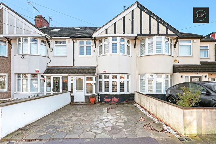4 Bedroom Terraced House For Sale In Sheldon Avenue, Ilford, IG5