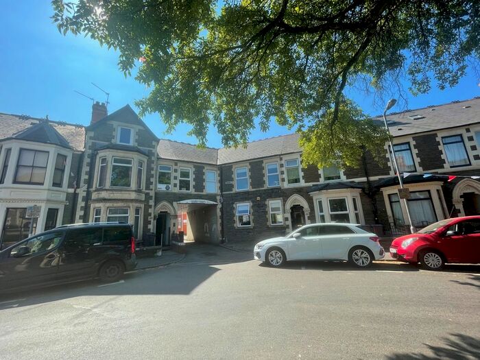 2 Bedroom Flat To Rent In Bangor Street, Roath, Cardiff, CF24