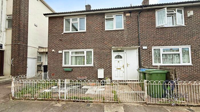 3 Bedroom End Of Terrace House To Rent In Chalcombe Road, London, SE2