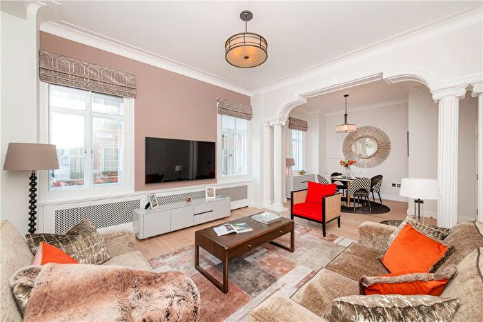 2 Bedroom Flat To Rent In Park Street, Mayfair, London, W1K