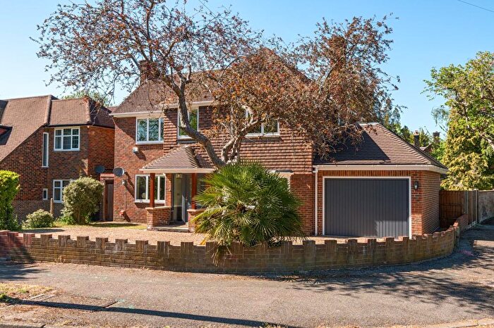 4 Bedroom Detached House For Sale In High View, Cheam, SM2