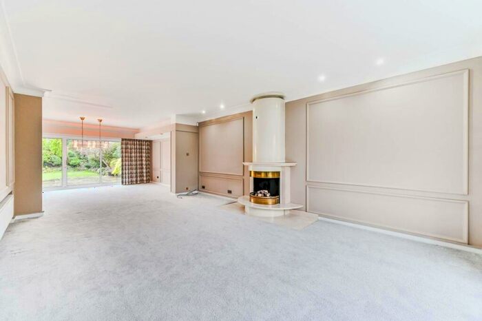 5 Bedroom Detached House To Rent In Traps Lane, Coombe, New Malden, KT3