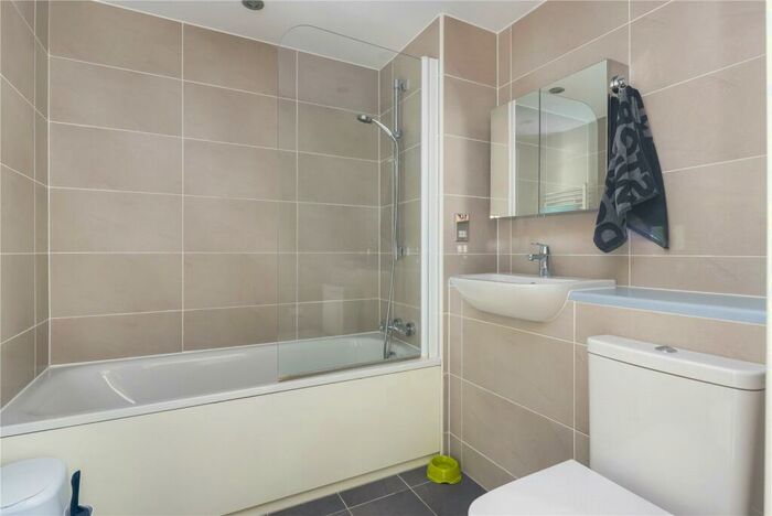 2 Bedroom Flat To Rent In Barking Road, Canning Town, London, E16