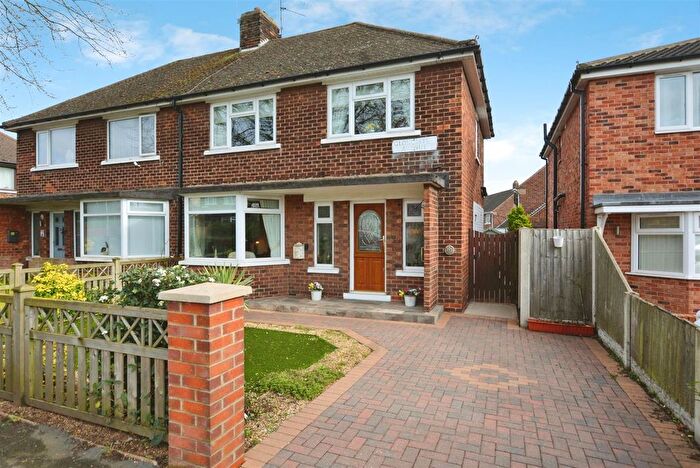 3 Bedroom Semi Detached House For Sale In Gloucester Avenue, Scunthorpe, DN16