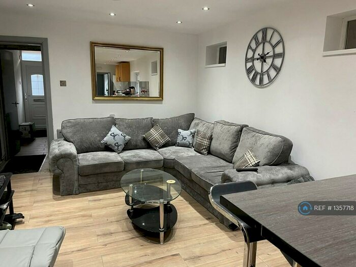 6 Bedroom Terraced House To Rent In Heeley Road, Birmingham, B29