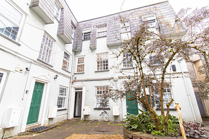 2 Bedroom Town House To Rent In Crown Court, Duke Street, Cardiff City Centre, CF10