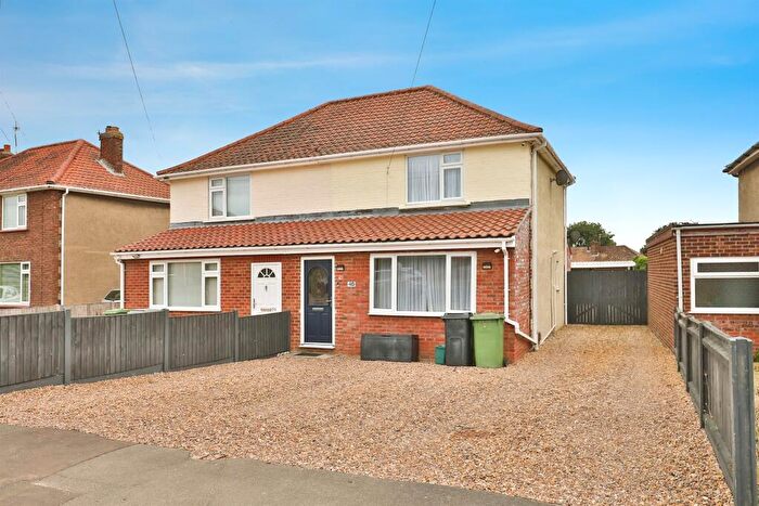 3 Bedroom Semi-Detached House For Sale In Cozens-Hardy Road, Norwich, NR7