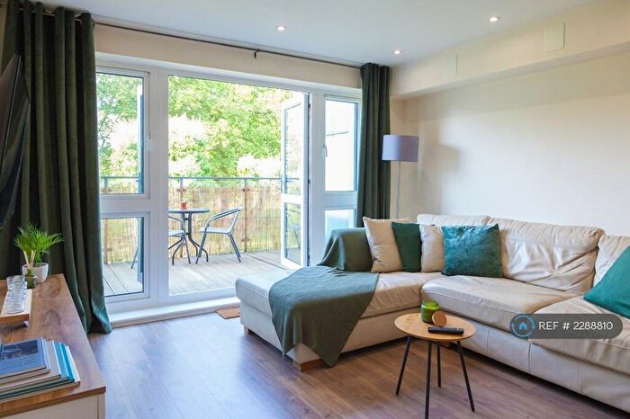 2 Bedroom Flat To Rent In Bartlett Crescent, High Wycombe, HP12