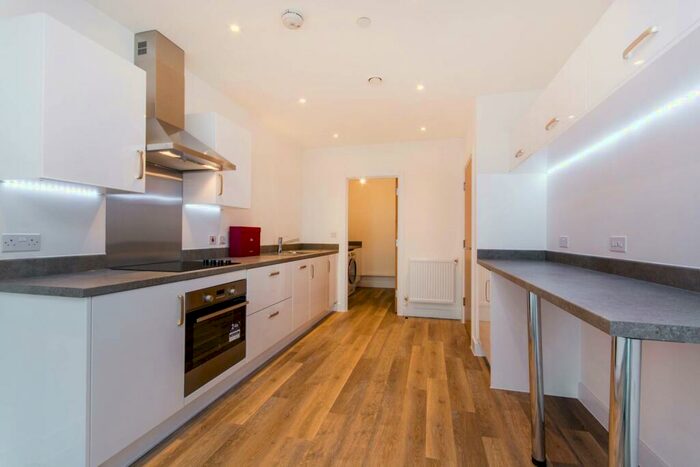 1 Bedroom Flat To Rent In High Street, Sutton, SM1