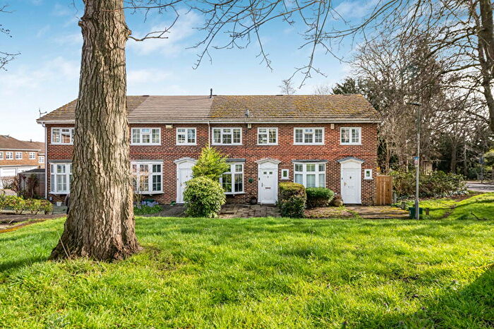 3 Bedroom Terraced House For Sale In Caygill Close, Bromley, BR2