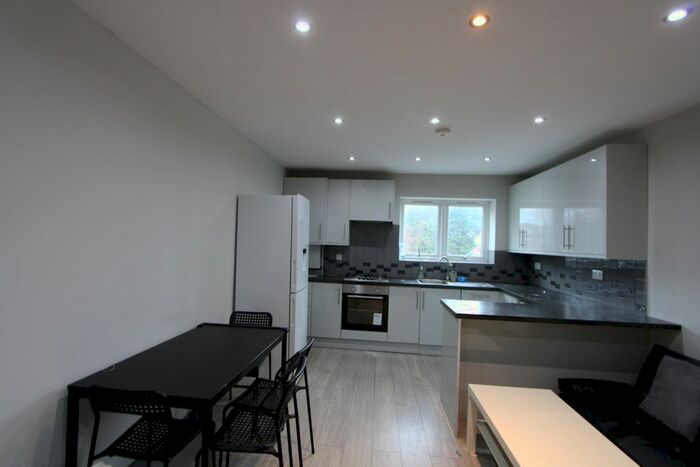 2 Bedroom Flat To Rent In Langley Park Road, Sutton, SM2