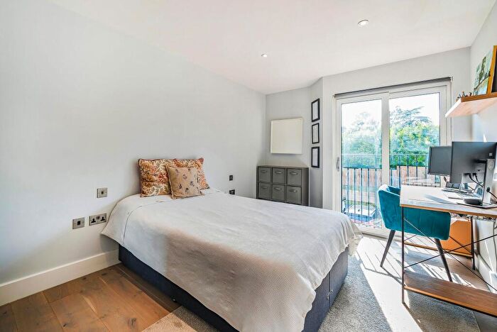 2 Bedroom Flat For Sale In Court Lane, Oaks View Court Lane, KT19