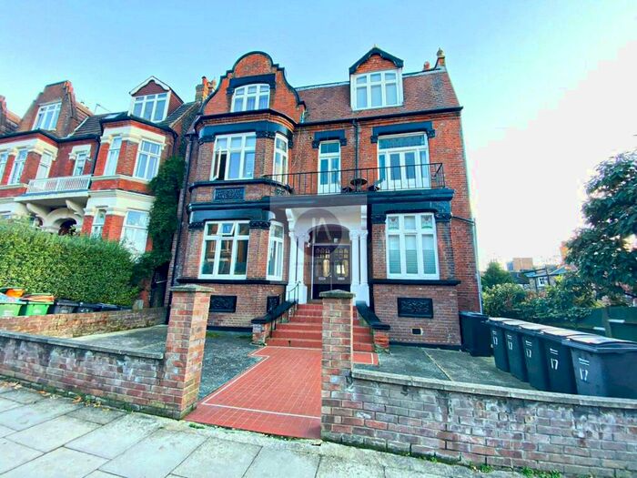 Apartment To Rent In Parsifal Road, West Hampstead, London, NW6