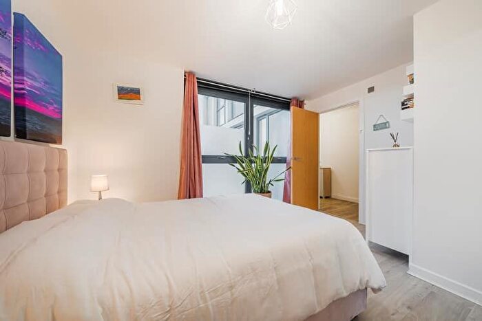 2 Bedroom Flat For Sale In Queens House, Twickenham, London, TW1