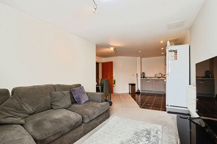 2 Bedroom Flat For Sale In Metropolitan Station Approach, Watford, WD18