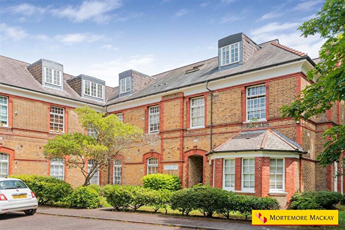 2 Bedroom Flat For Sale In Pennington Drive, London, N21