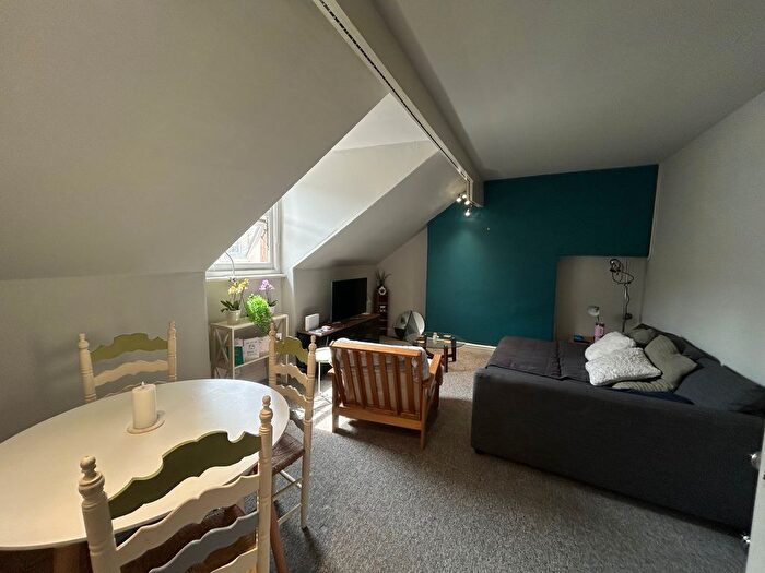 1 Bedroom Flat To Rent In Second Floor Flat, Anglo Terrace, Bath, BA1