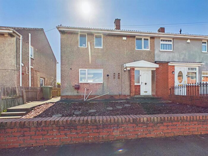 3 Bedroom Semi-Detached House For Sale In Glynfellis, Leam Lane, Gateshead, NE10