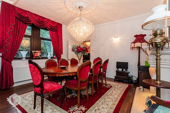 3 Bedroom Bungalow For Sale In Sharples Hall Drive, Bolton, Greater Manchester, BL1