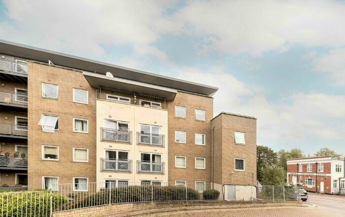 2 Bedroom Flat To Rent In Cline Road, London, N11