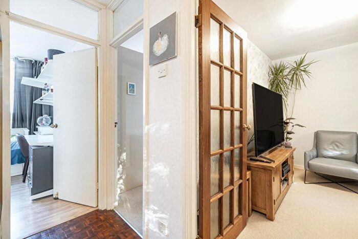 2 Bedroom Flat For Sale In Inglemere Road, Forest Hill, SE23