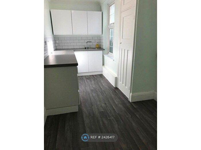 1 Bedroom Flat To Rent In South Street, Romford, RM1