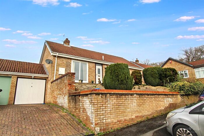 2 Bedroom Detached Bungalow To Rent In Broom Close, Calcot, Reading, RG31